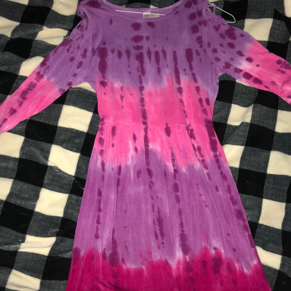 Long sleeve shirt/dress.